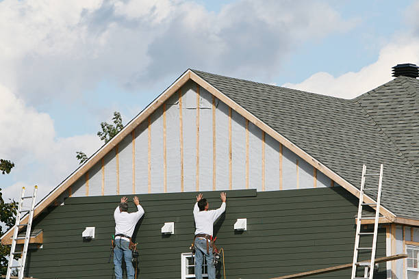 Professional Siding Installation technician working in Manasquan, NJ